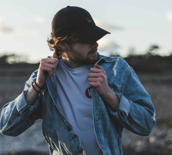 Quel modèle de casquette est à privilégier pour une protection solaire sans compromettre le style?